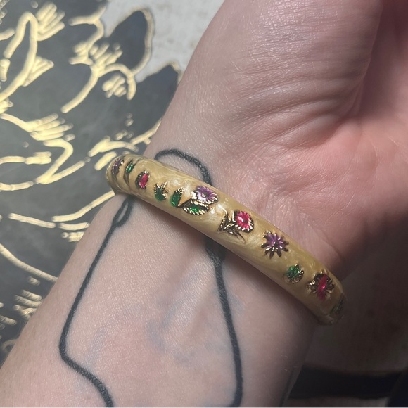 Vintage Gold Cream Pink and Green Floral Flower Enamel Snap Bangle Bracelet D2 - Picture 2 of 9